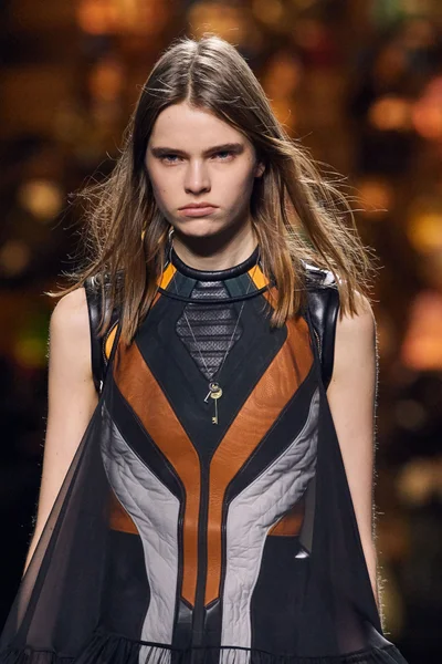 Look 12